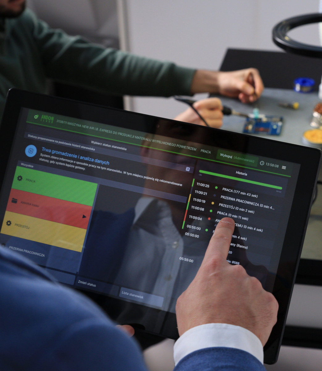 Digital production monitoring – team work in the hall with the Andon system